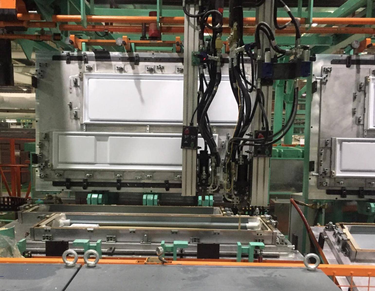 冰箱冷柜生产线发泡机成都航发maron